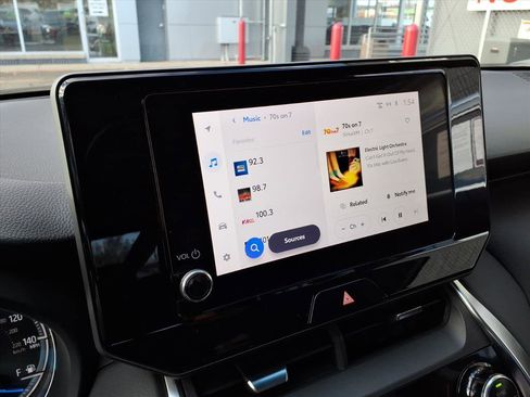 Certified 2023 Toyota Venza XLE image 20