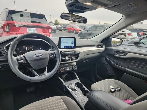 Used 2022 Ford Escape SE w/ SE Sport Appearance Package image 5