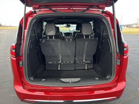 New 2026 Chrysler Pacifica Limited image 17