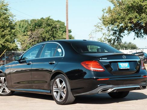Used 2019 Mercedes-Benz E 300 image 4