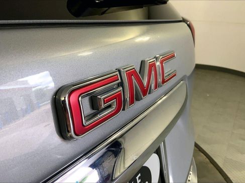Used 2024 GMC Terrain SLE AWD/4WD image 29