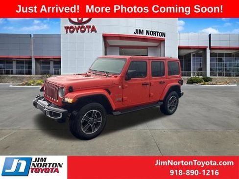 Used 2023 Jeep Wrangler Unlimited Sahara AWD/4WD image 2