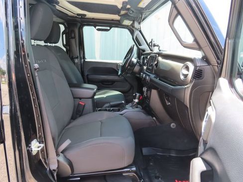 Used 2018 Jeep Wrangler Unlimited Sahara w/ Dual Top Group AWD/4WD image 24
