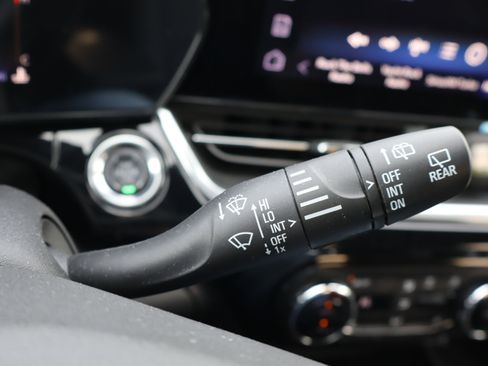 Used 2025 Chevrolet Trax RS w/ Driver Confidence Package image 23