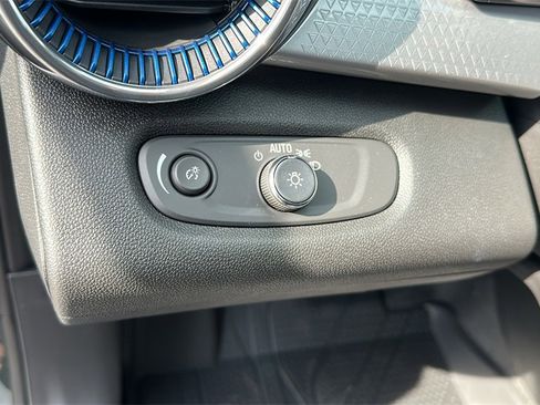 New 2025 Chevrolet Trax LT w/ LT Convenience Package image 14