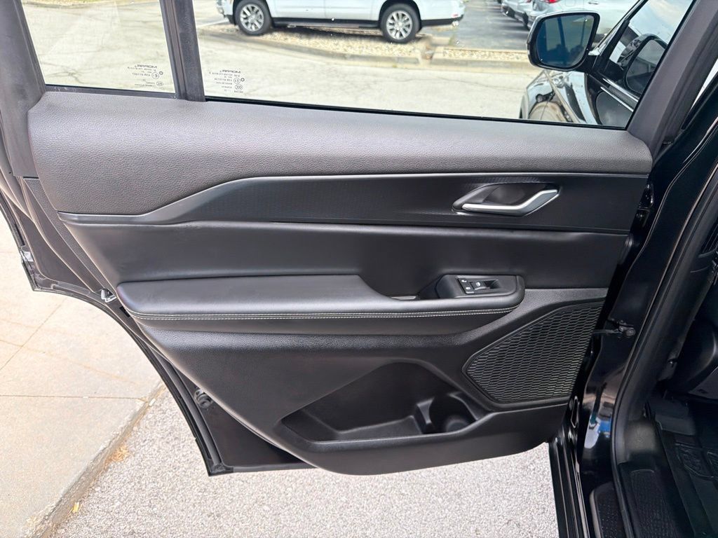 Used 2025 Jeep Grand Cherokee L Laredo AWD/4WD image 19