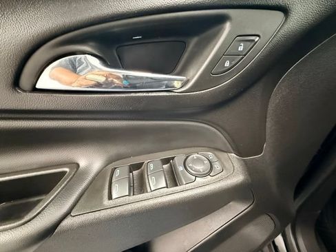 Used 2024 Chevrolet Equinox LT FWD image 17