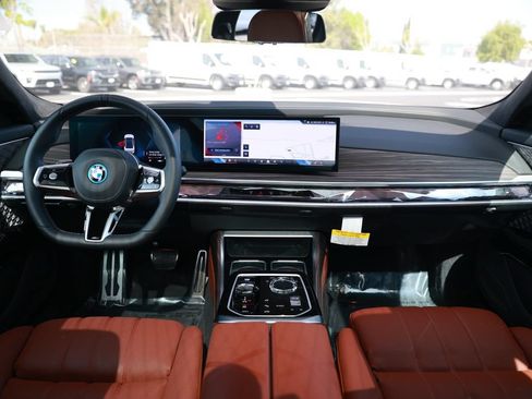 Used 2025 BMW i7 M70 w/ Executive Package AWD/4WD image 24