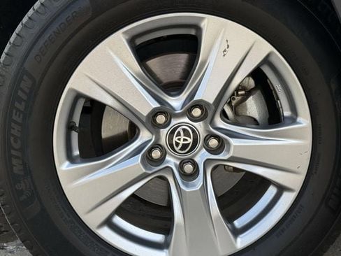 Used 2022 Toyota RAV4 XLE w/ Convenience Package image 10