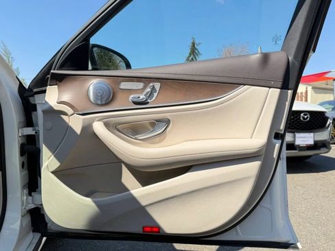 Used 2018 Mercedes-Benz E 400 4MATIC Sedan image 28