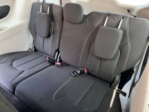 Used 2020 Chrysler Voyager L image 16
