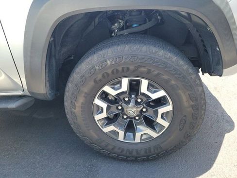 Used 2022 Toyota Tacoma TRD Off-Road AWD/4WD image 2