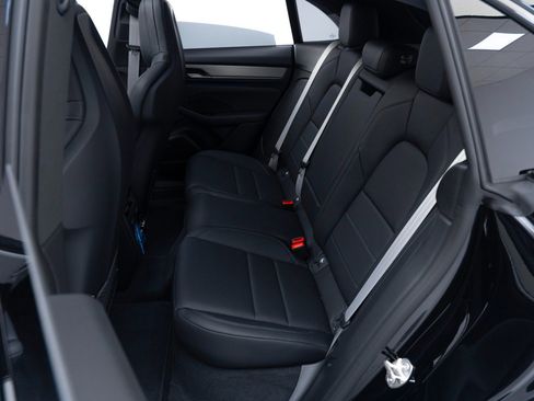Certified 2025 Porsche Macan Electric RWD image 29