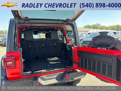 Used 2024 Jeep Wrangler Unlimited Rubicon AWD/4WD image 14