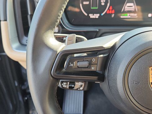 Used 2025 Porsche Cayenne E-Hybrid AWD/4WD image 20