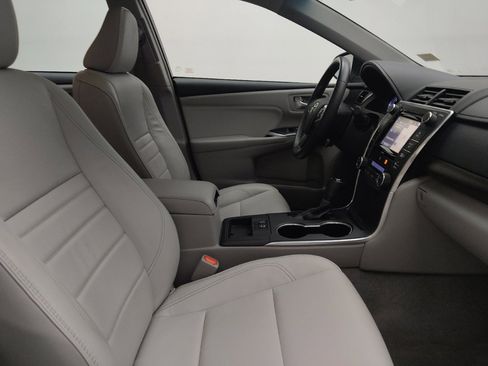 Used 2017 Toyota Camry XLE w/ Moonroof Package image 21