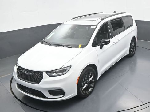 New 2026 Chrysler Pacifica Limited w/ S Appearance Package image 41