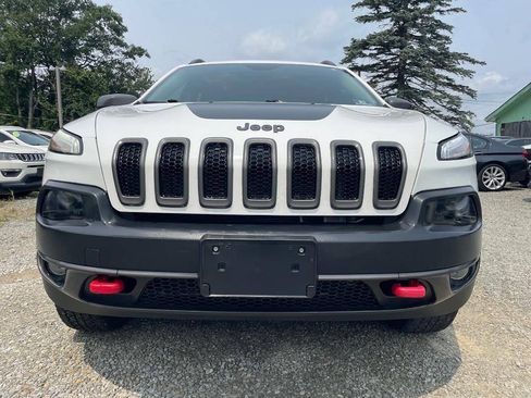 Used 2017 Jeep Cherokee Trailhawk AWD/4WD image 3