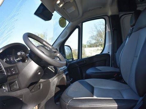 Used 2025 RAM ProMaster 2500 w/ Convenience Group FWD image 21