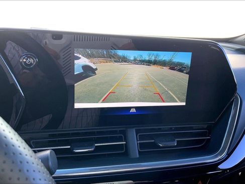 Used 2024 Chevrolet Trax RS w/ Sunroof Package image 19