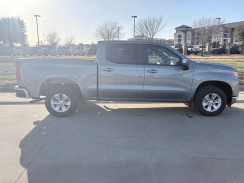Used 2025 Chevrolet Silverado 1500 LT image 2