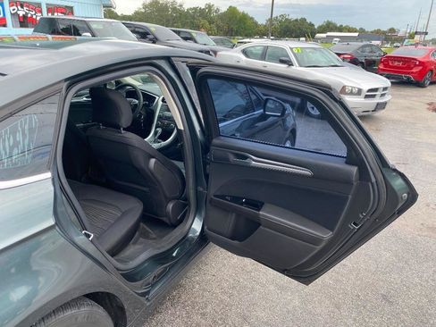 Used 2016 Ford Fusion SE FWD image 19