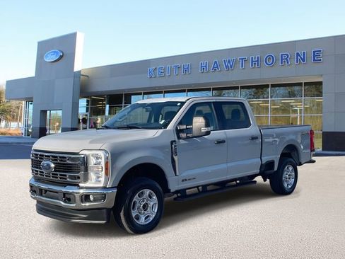 Certified 2025 Ford F250 XLT image 3