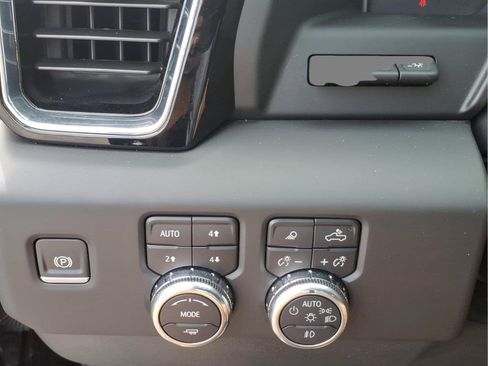 Used 2024 GMC Sierra 1500 Denali w/ Technology Package AWD/4WD image 19