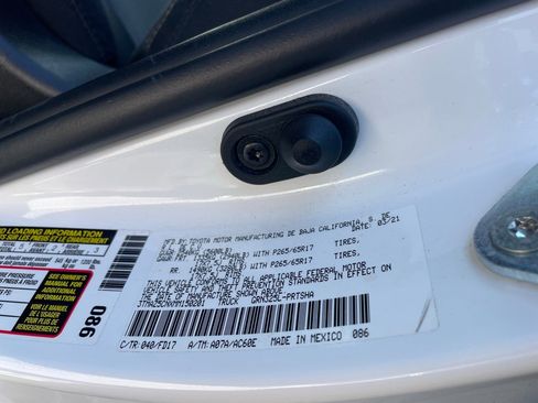 Used 2021 Toyota Tacoma TRD Sport w/ Technology Package image 9