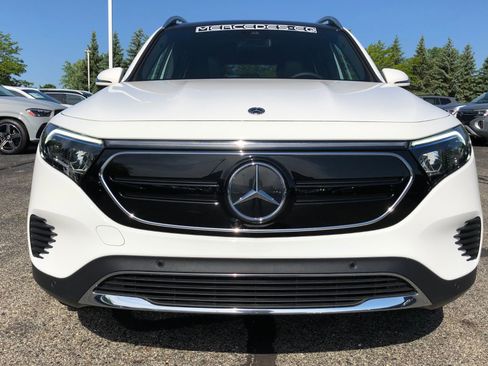 New 2022 Mercedes-Benz EQB 300 4MATIC image 2