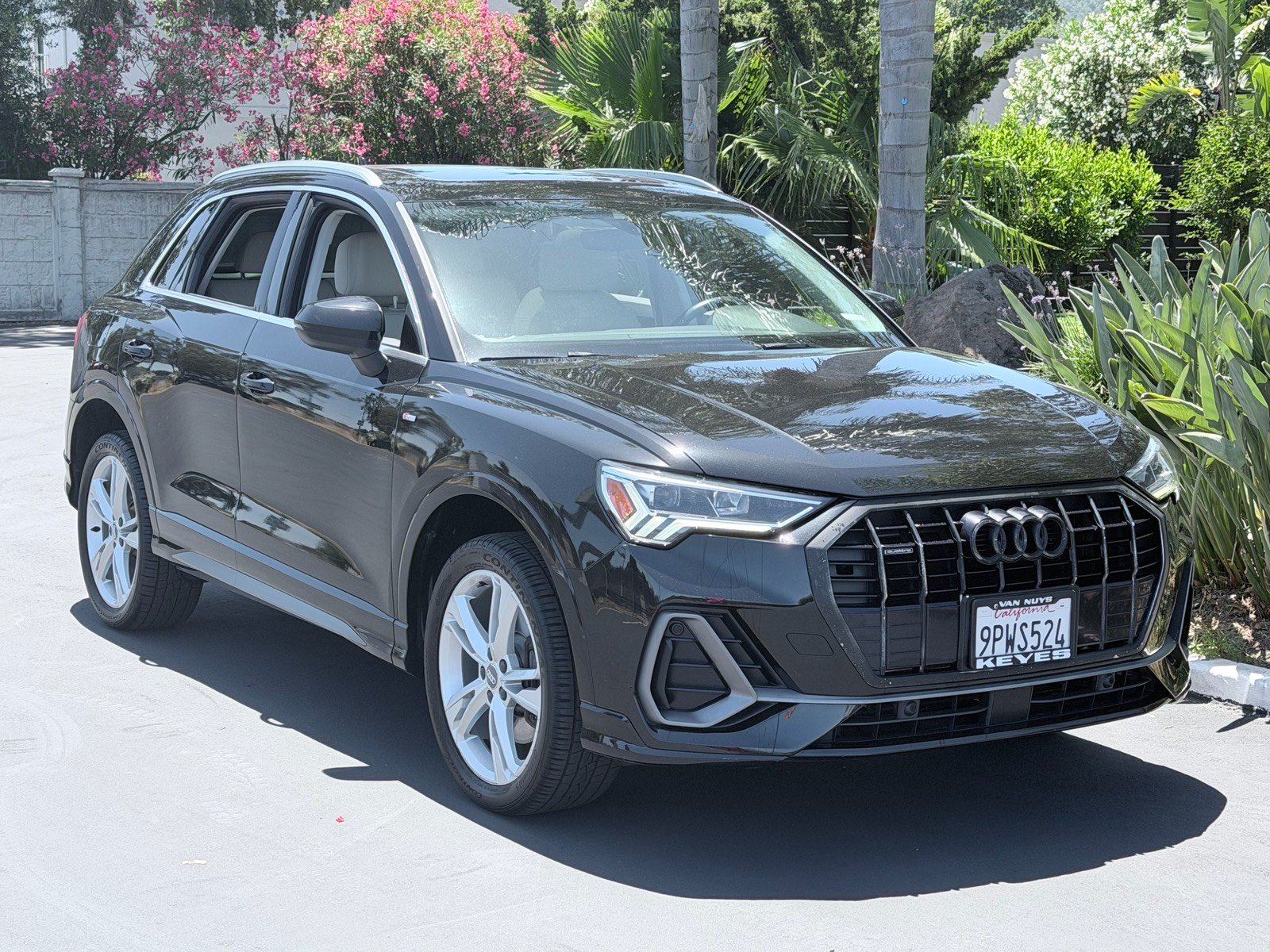 Used 2019 Audi Q3 2.0T Premium Plus w/ Premium Plus Package AWD/4WD image 4
