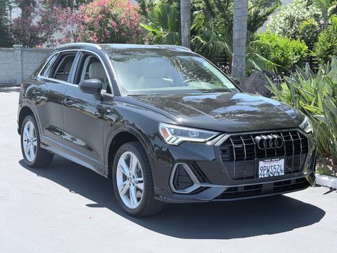 Used 2019 Audi Q3 2.0T Premium Plus w/ Premium Plus Package AWD/4WD image 4