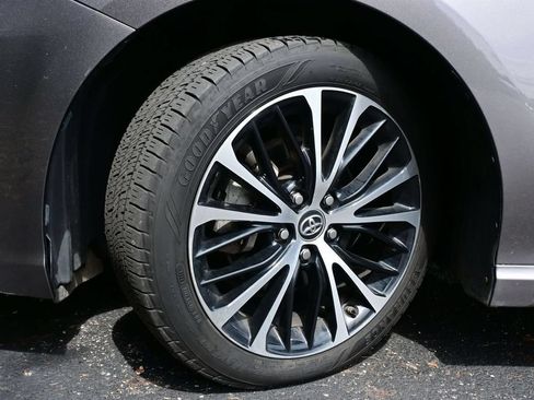 Used 2018 Toyota Camry SE w/ Moonroof Package FWD image 25