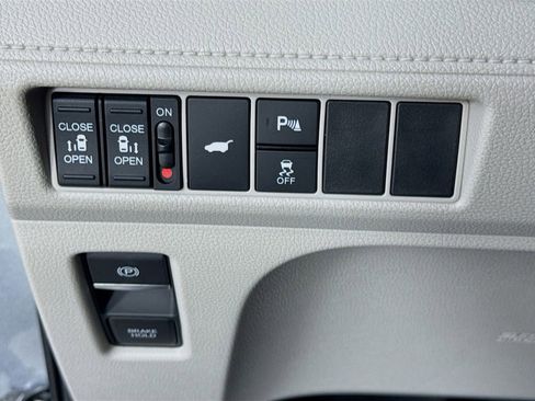 Used 2026 Honda Odyssey Touring image 13