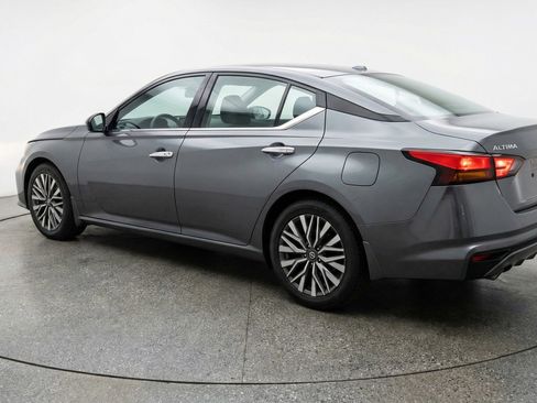 Used 2025 Nissan Altima 2.5 SV FWD image 6