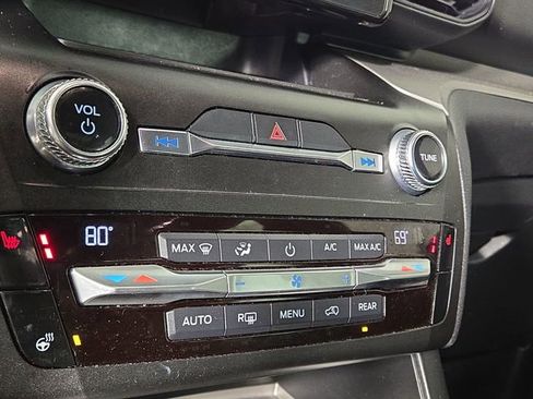 Used 2020 Ford Explorer XLT w/ Comfort Package RWD image 19