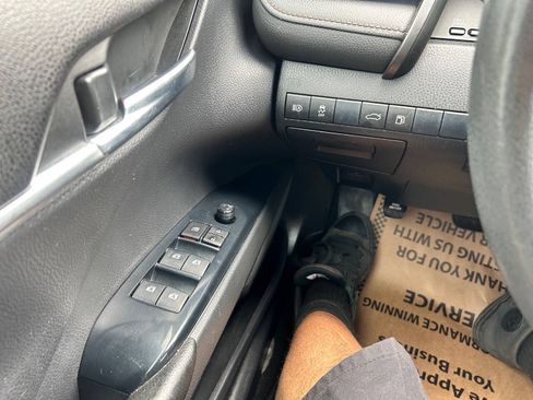 Used 2018 Toyota Camry LE FWD image 20