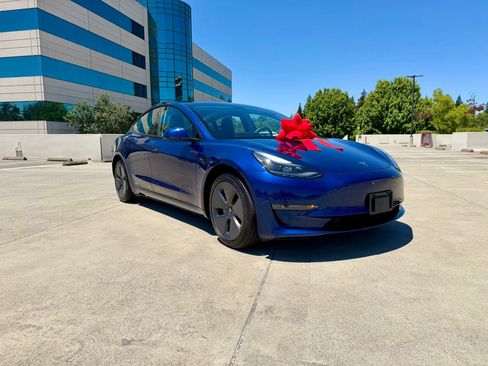 Used 2022 Tesla Model 3 RWD image 1