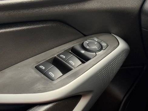 Used 2025 Chevrolet Trax RS FWD image 22