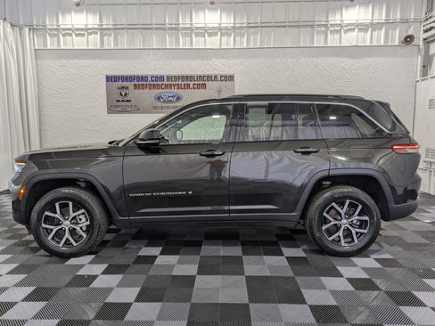 Used 2024 Jeep Grand Cherokee Limited w/ Trailer Tow Package AWD/4WD image 2