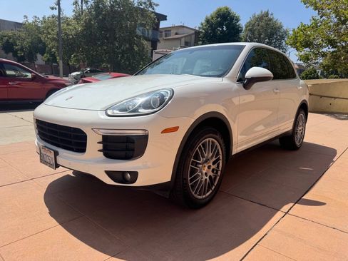 Used 2016 Porsche Cayenne AWD/4WD image 2