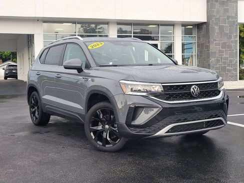 Used 2023 Volkswagen Taos SE w/ Black Wheel Package FWD image 32