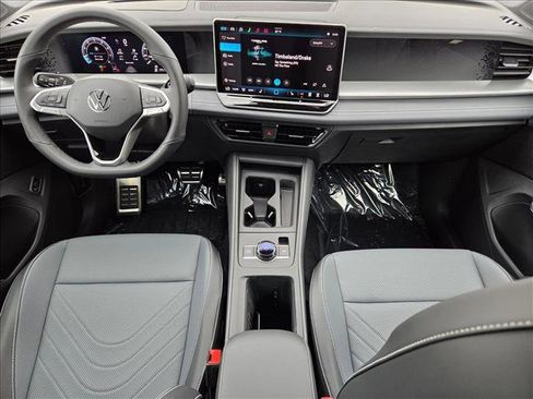 New 2026 Volkswagen Tiguan SE R-Line FWD image 14