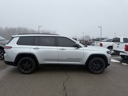 Used 2024 Jeep Grand Cherokee L Altitude image 5