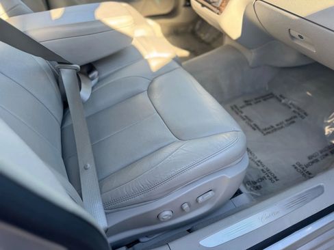 Used 2011 Cadillac DTS Luxury image 42