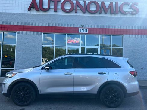 Used 2019 Kia Sorento S FWD image 3