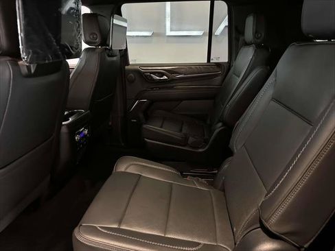 Used 2023 GMC Yukon XL Denali AWD/4WD image 13