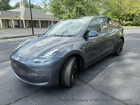 Used 2023 Tesla Model Y AWD image 2