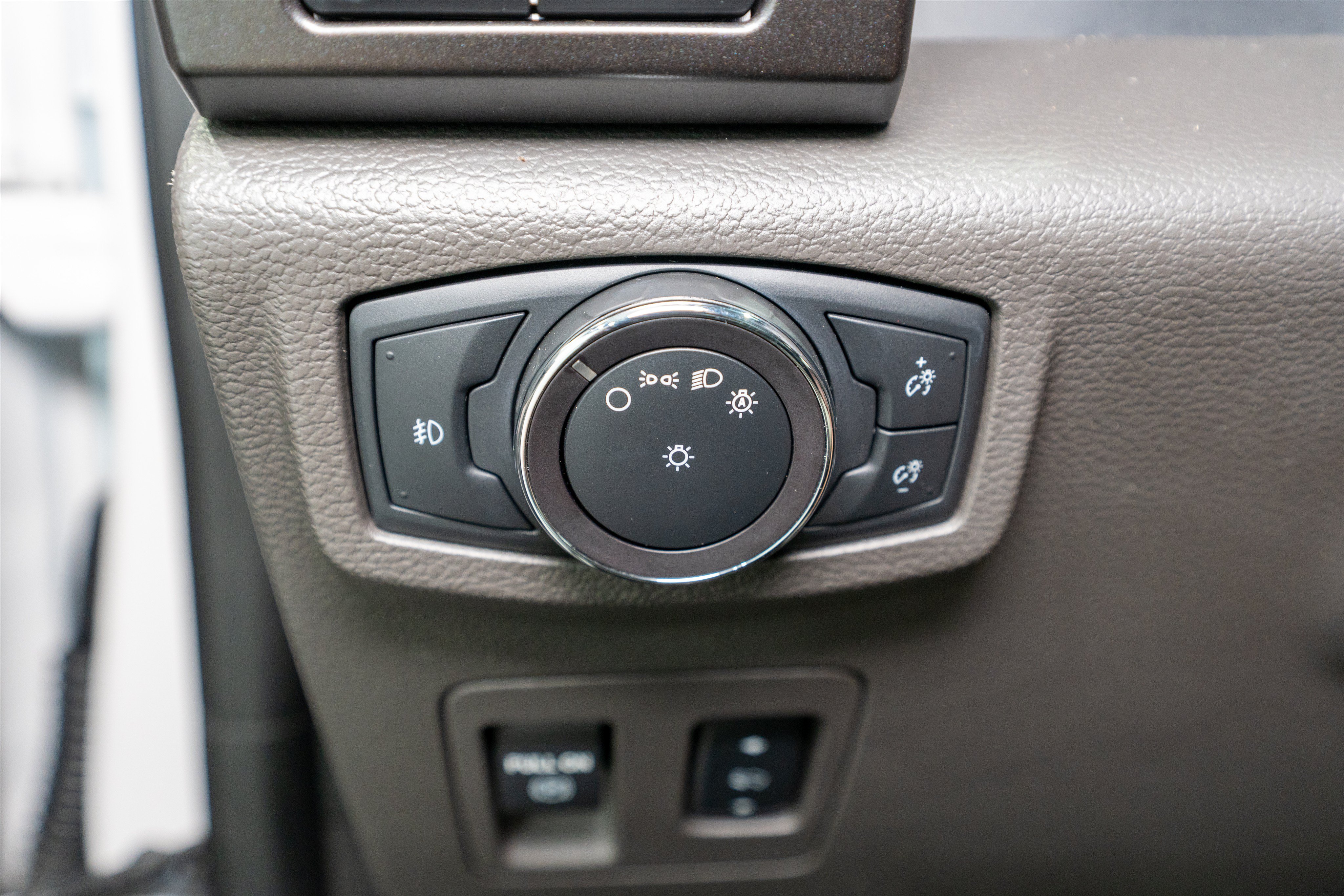 Used 2019 Ford Expedition Limited w/ Equipment Group 302A RWD image 32