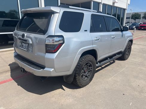 Used 2020 Toyota 4Runner SR5 Premium RWD image 5